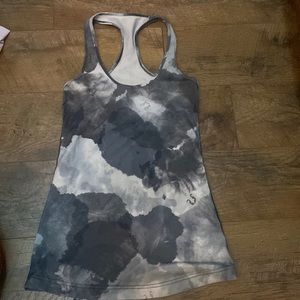 Lululemon Tank Top Grey and White pattern small/medium